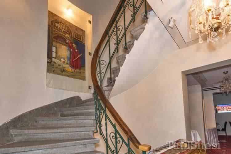 By Murat Crown Hotel